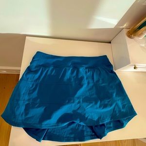 Mid rise pace rival skirt size 8 tall” color:blue Hawaiian